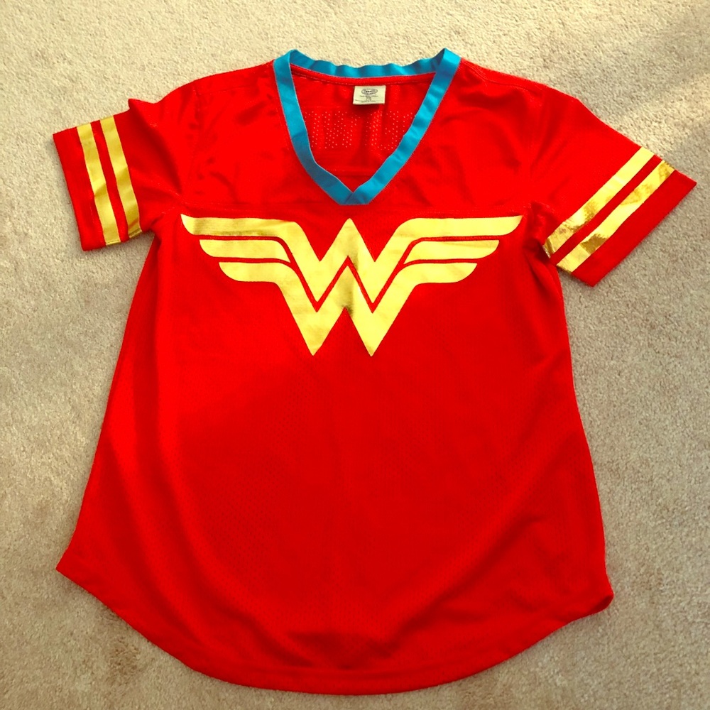 Wonder Woman Foil Print Women’s Shirt 👊🏻💫